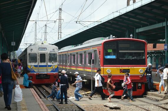 マンガライ駅地上時代 8000系 205系