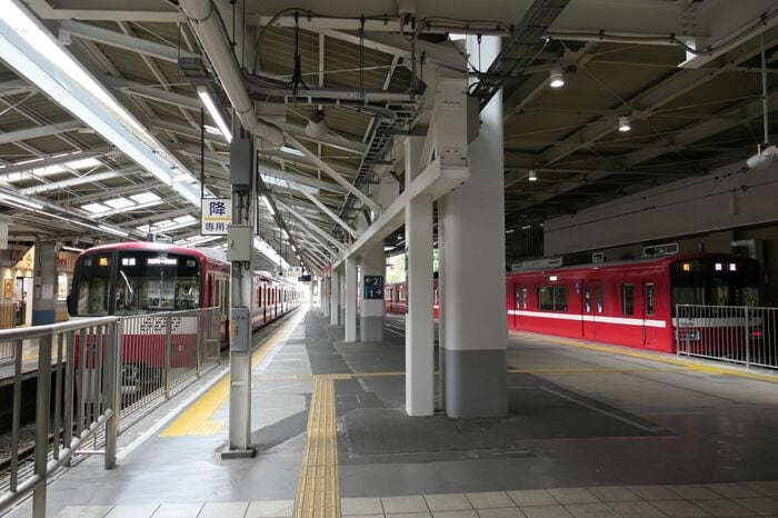 通常の営業列車は左の2・3番線を使用。右は