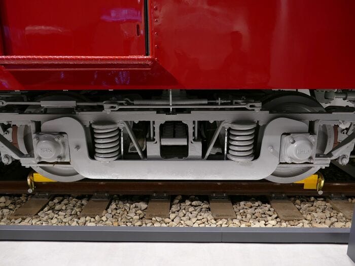 台車や床下機器もピカピカになった