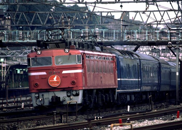 EF81形電気機関車が牽引する「ゆうづる」