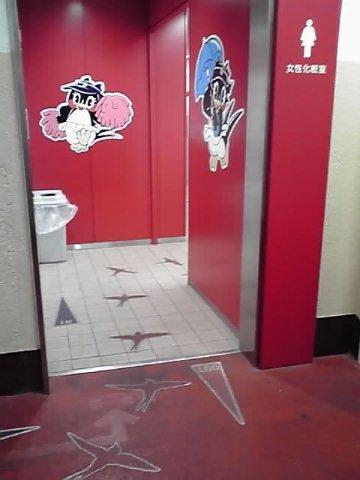 女子トイレ出入り口
