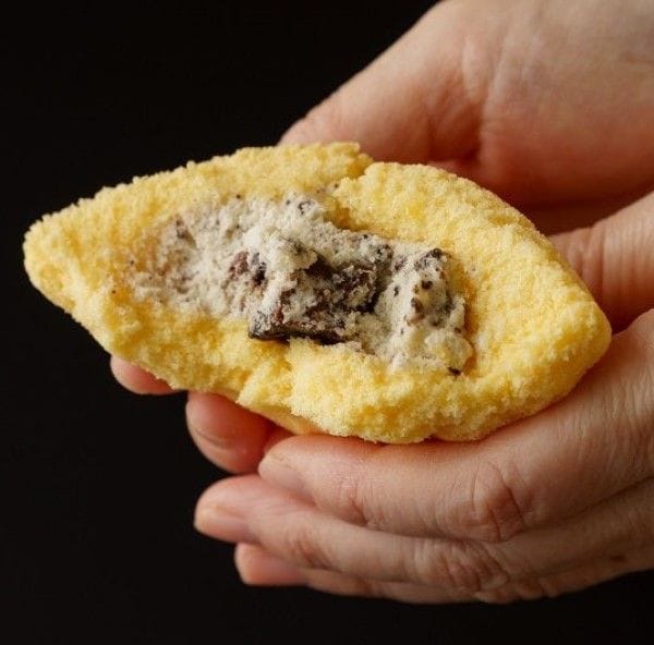 「ブラックサンダーピレーネ」1個238円（筆者撮影）