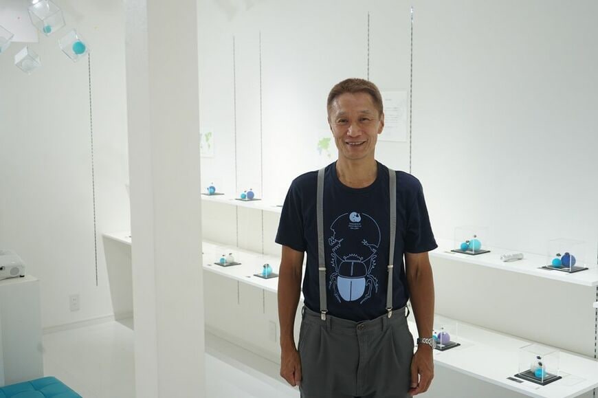 中村圭一さん。着ているのは、オリジナルグッズである糞虫Tシャツ（写真：著者撮影）