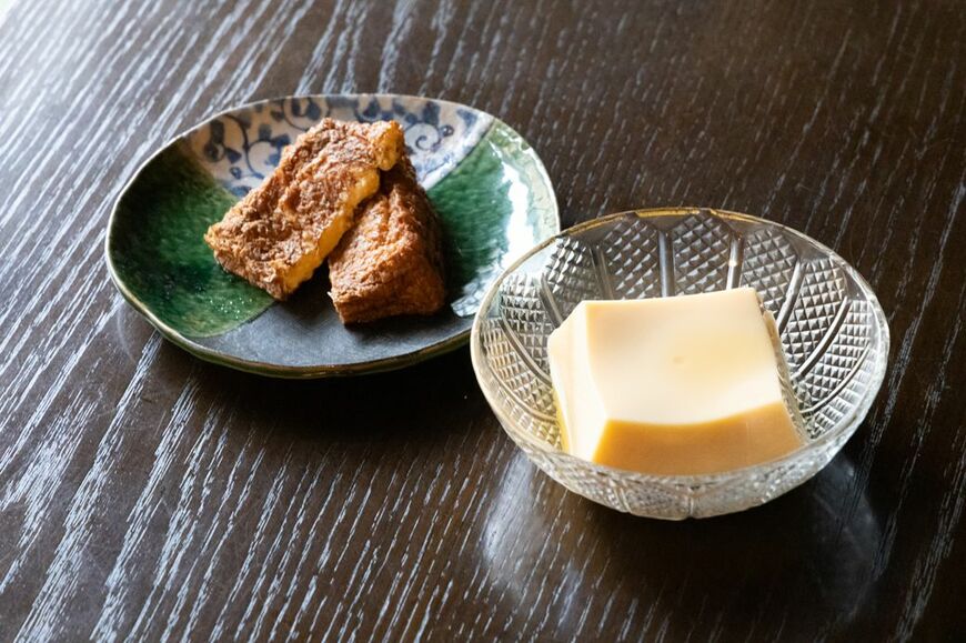 たま厚揚げ(280円)と卵とうふ（2個入り220円）（筆者撮影）