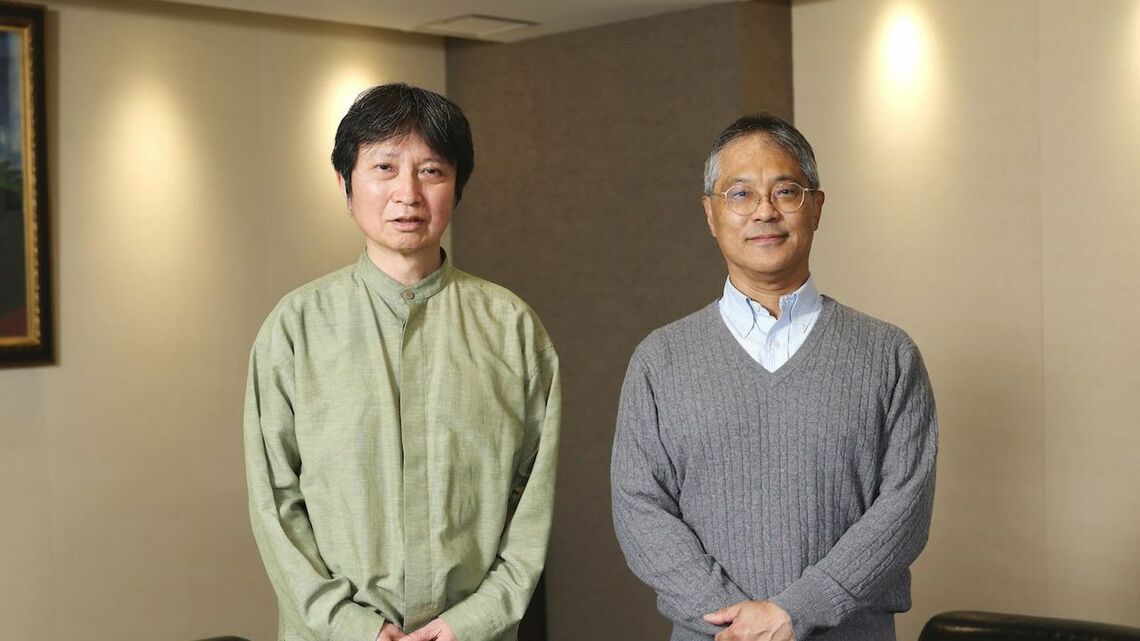 「『考える』を考える」の話を伺った細谷功氏（左）と平井孝志氏（撮影：尾形文繁）