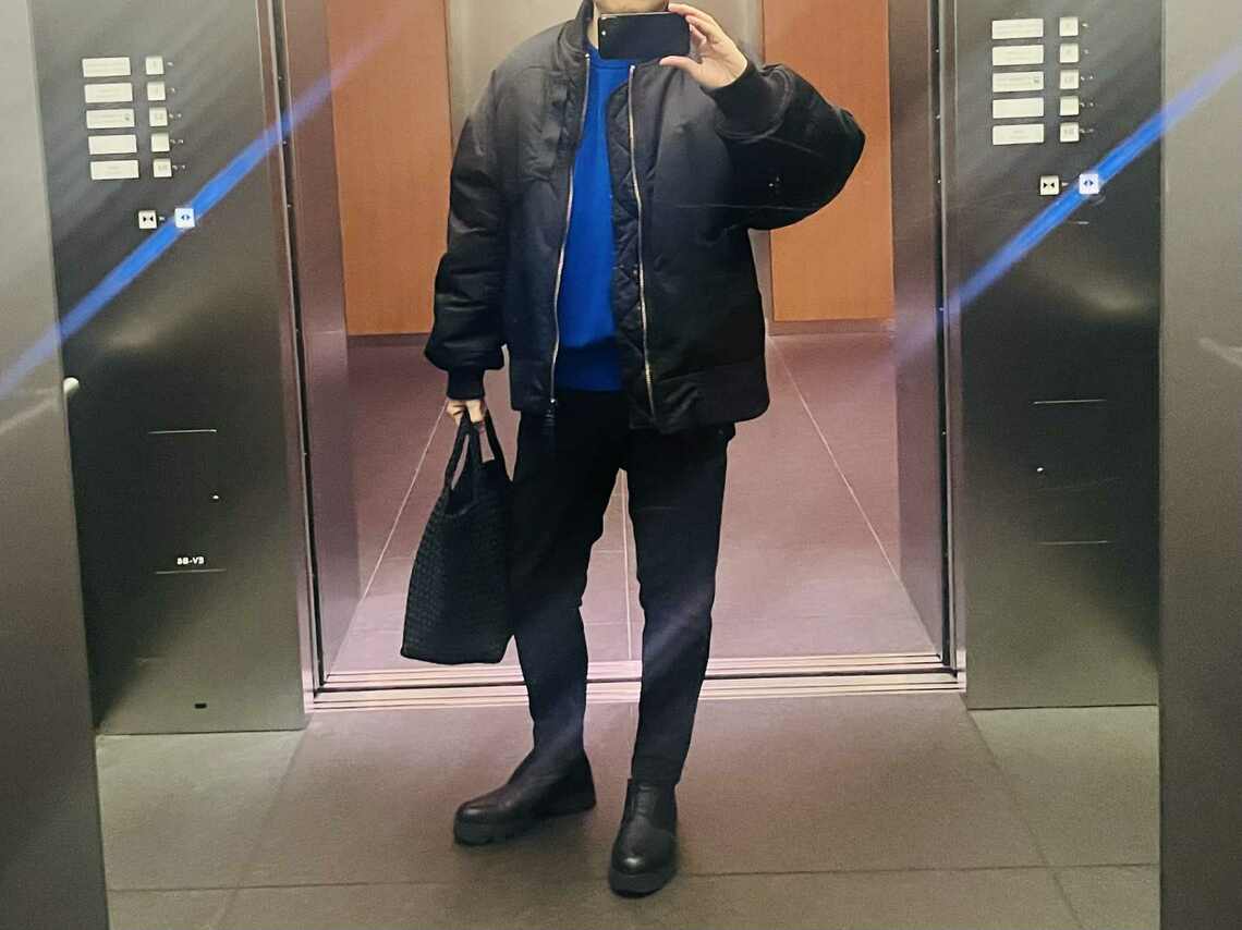 カジュアルな着こなしのジョガーパンツ（写真：筆者撮影）