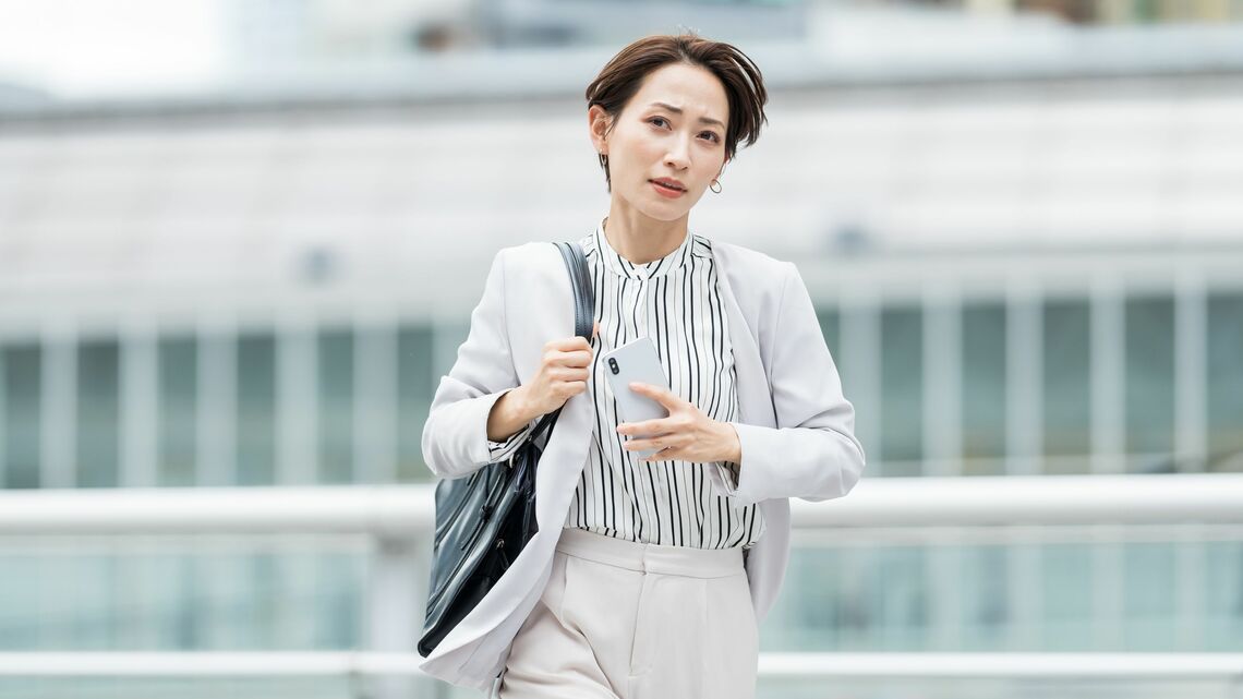 忙しい現代人の「時間」を考え直します（写真：8x10／PIXTA）