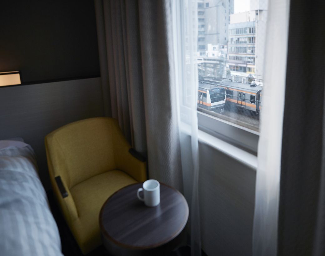 『JR東日本ホテルメッツ武蔵境』客室からのトレインビュー