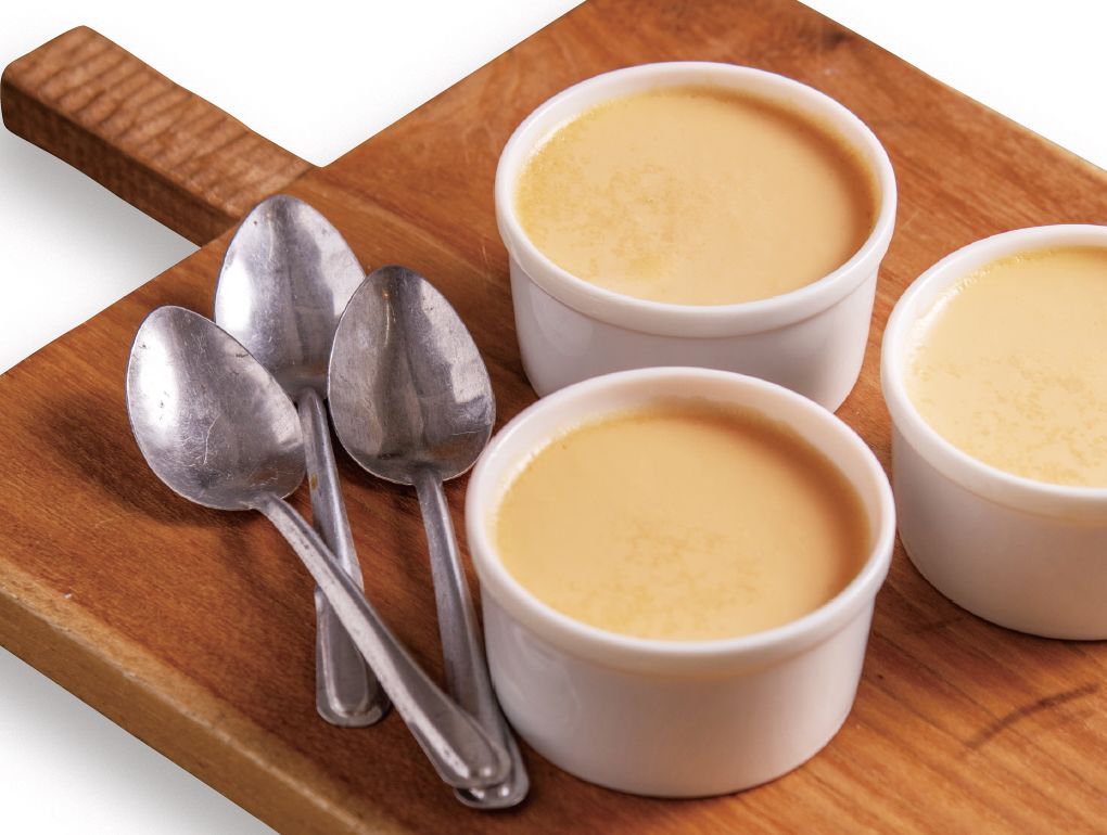 「安部おやつ」の人気メニュー「砂糖不使用！ 上品みりんプリン」。本みりんを使用したやさしい甘さが特徴（写真：『安部おやつ』より）