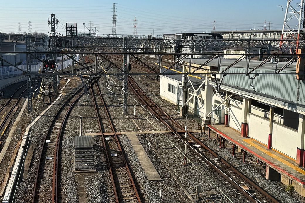 交通の要衝らしく、鉄道はここで群馬県伊勢崎市方面と、栃木県日光市方面に分かれる（写真：筆者撮影）