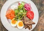 Gjustaのスモークドフィッシュと卵のプレート