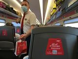 イギリスの高速列車「あずま」では座席のQRコードで飲み物などをオーダーできる（筆者撮影）