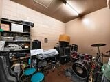 竣工当時の場所ではないのだが、今も「音楽室」としてサークル活動のための部室が残っている（筆者撮影）