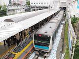 大井町駅に停車する京浜東北線の大宮行き電車（記者撮影）