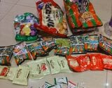 バングラデシュ渡航時に筆者が日本から持っていったお菓子（筆者撮影）