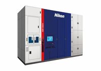 崖っ縁のニコン､キヤノン