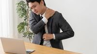 長時間PC作業に効く｢背中を丸めるストレッチ｣ リモートワークで体の不調を訴える声も続出