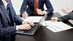 情シス絶句…｢AI議事録の何がダメなの？｣"わかってない管理職"の怖い《シャドーAI》リスク　機密情報を入力した人は2割超