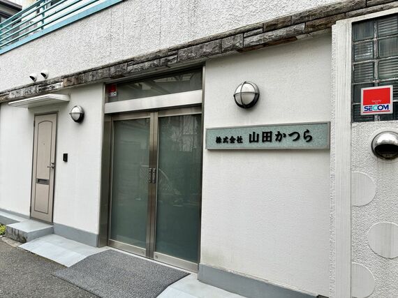 映画や時代劇、バラエティ番組など多くの映像関係のかつらを手がける「山田かつら」