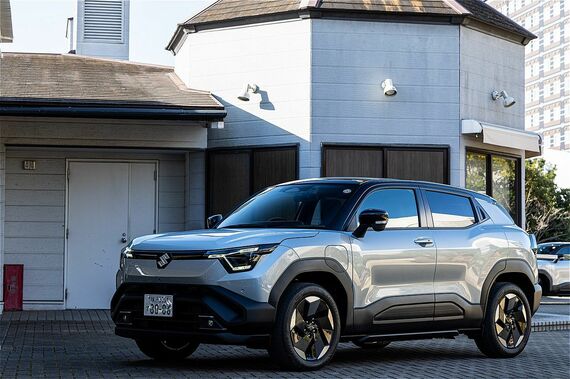 Z（2WD）の外観。ボディサイズは、全長4275mm✕全幅1800mm✕全高1640mmで、ホイールベースは2700mm