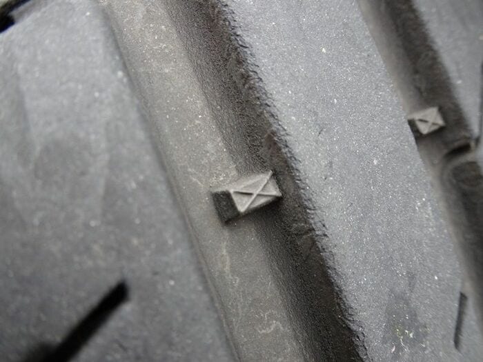 交換前の残り溝は2.2mm（筆者撮影）