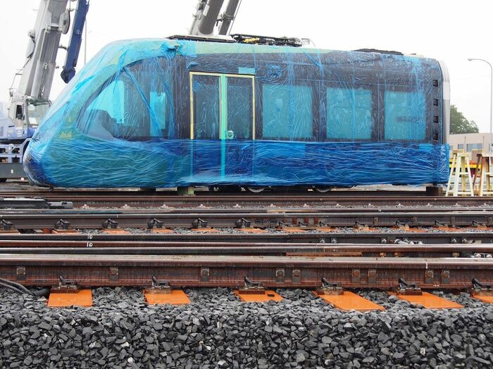 A車の長さは10m程度で台車は1つだ