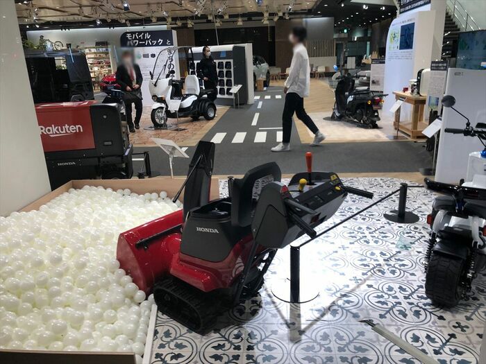 モバイルパワーパックで動く小型除雪機