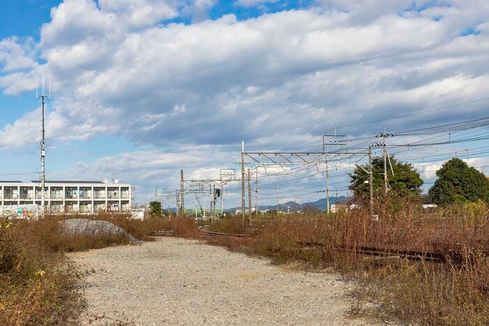 田島駅前から線路側を望む。広い構内は