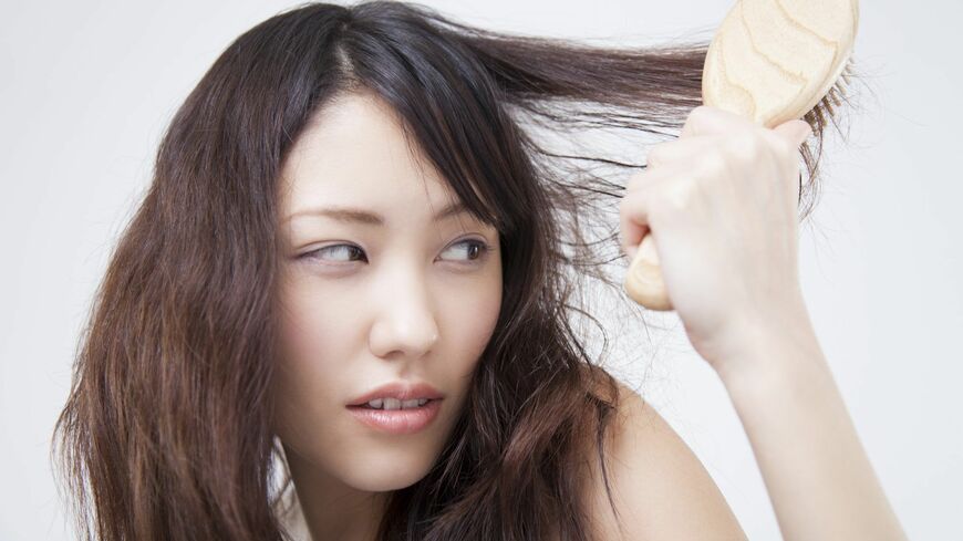 髪の印象は、顔の印象をも大きく左右するという（写真：ペイレスイメージズ1（モデル）／PIXTA）