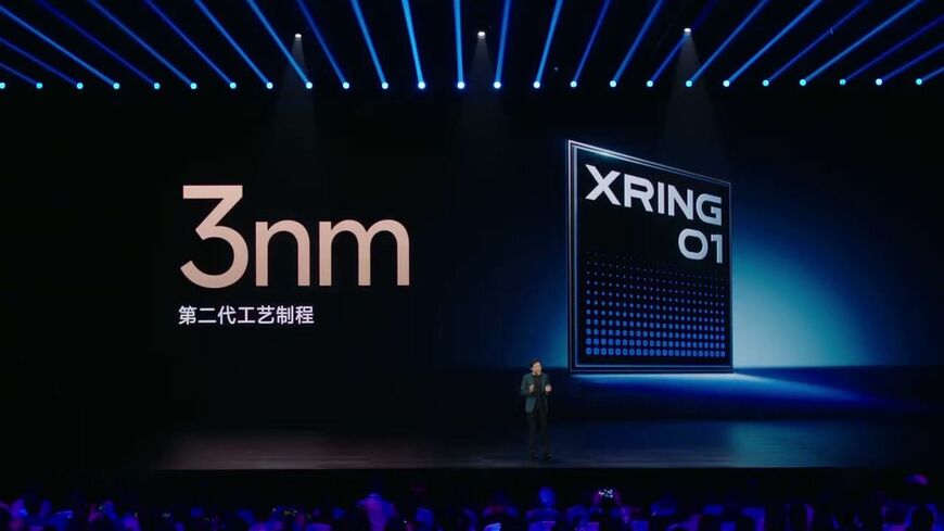 シャオミは5月22日、独自開発したスマホ用SoC｢玄戒O1｣を正式発表した。写真は発表イベントで玄戒O1を紹介するシャオミ創業者の雷軍氏（発表イベントの動画より）