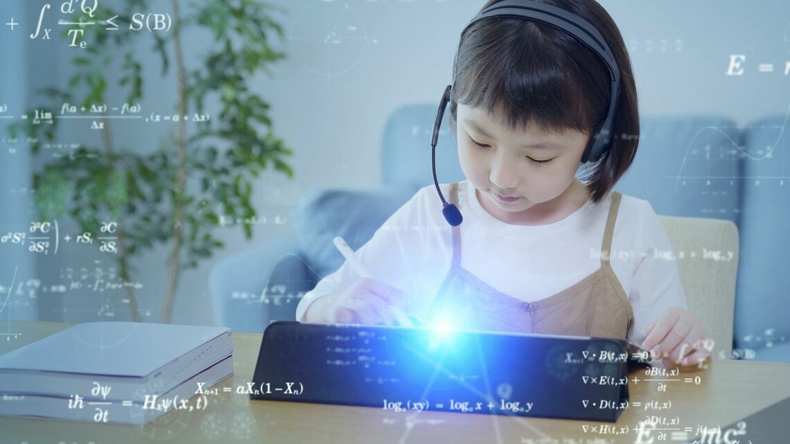 人間の家庭教師よりも、ChatGPTのほうが優れている!?(写真:metamorworks/PIXTA)