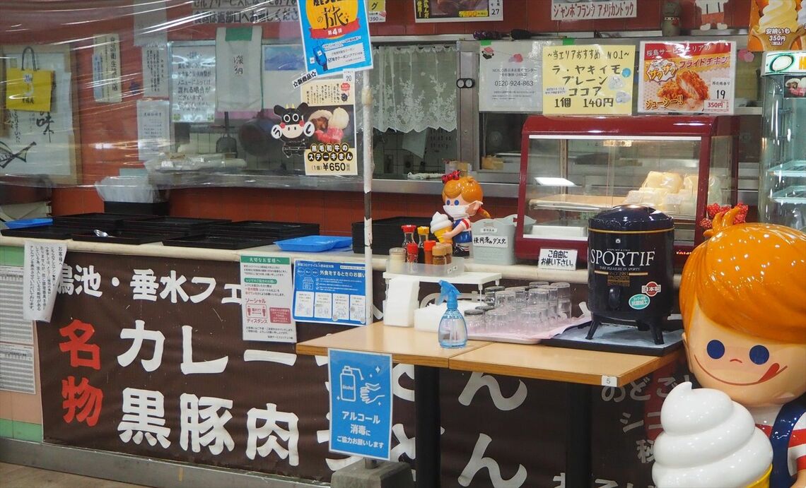 鴨池・垂水フェリーのうどんを売る軽食コーナー（筆者撮影）