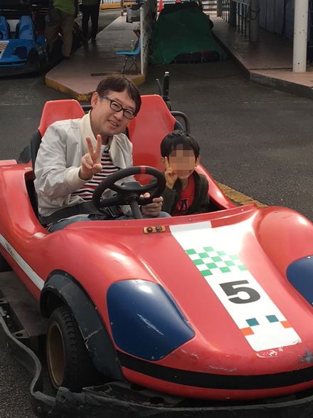 息子さんと楽しい休日を過ごす剱持さん（写真：剱持さん提供）
