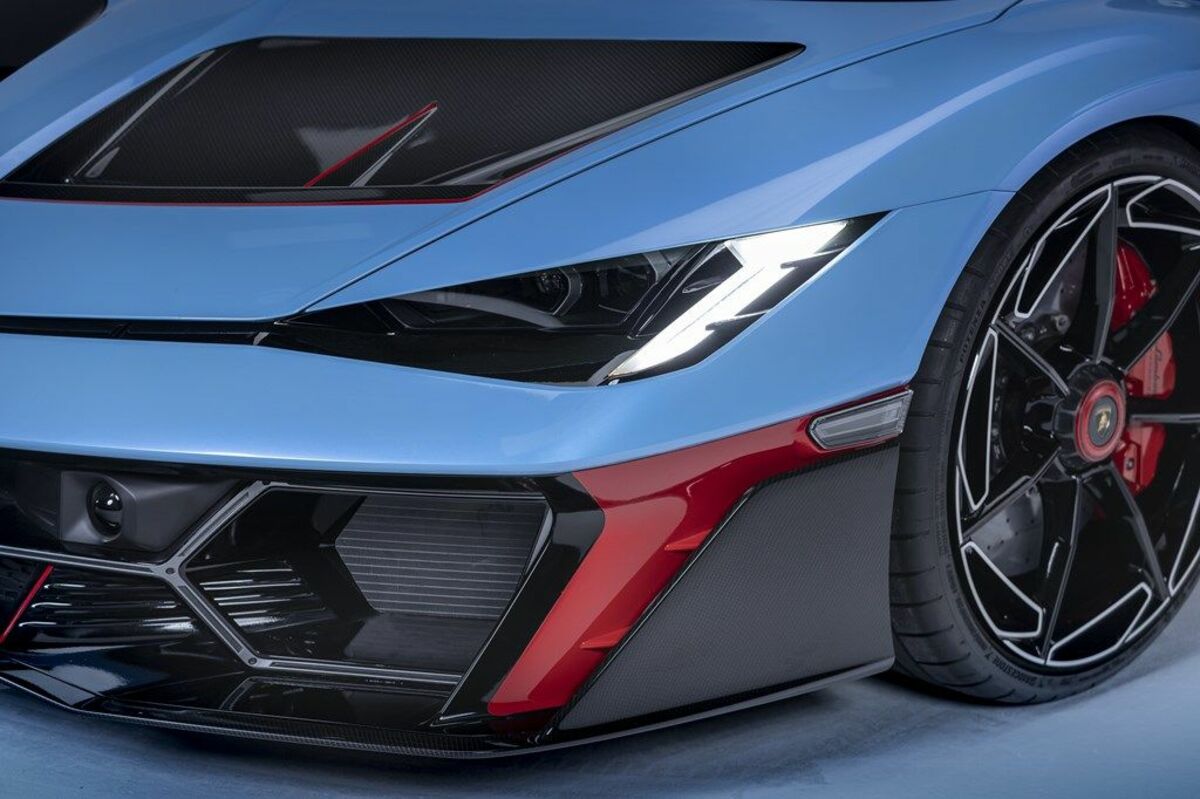 生産台数15台のみ､車両価格9億円超えのランボルギーニ｢フェノメノ･ロードスター｣は誰のために作られるのか | ライフ | 東洋経済オンライン