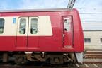19次車の先頭部側面。乗務員室後方に