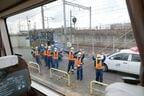 日根野支所でのお出迎え。「ようこそ」の文字は緊
