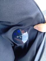 左胸の内側にはサーモメーターを搭載（筆者撮影）