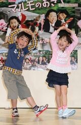 2011年、芦田愛菜（右）と“マルモリダンス”を踊る鈴木福（週刊女性PRIME編集部）