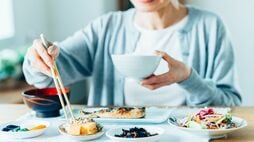 専門医が推奨する《体が若くなる食べ方》ベジファーストより効果的な｢食べる順番｣と｢1日3食しっかり食べる｣の罠
