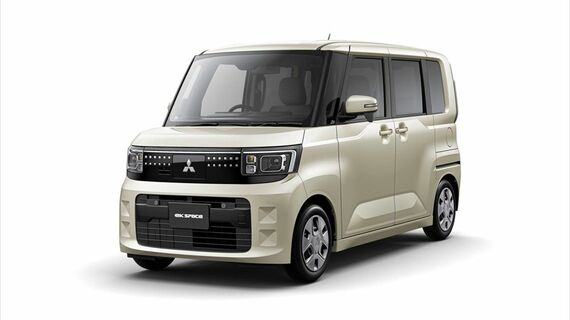 ルークスよりもシンプルな顔つきのekスペース(写真:三菱自動車)