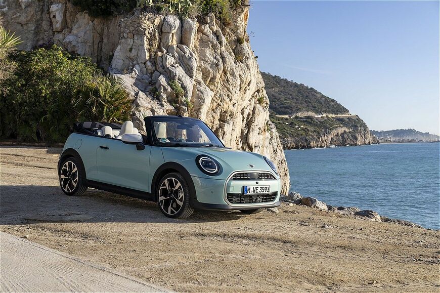 MINI（ミニ）の新型「ミニ・クーパー・コンバーチブルS」（写真：MINI）