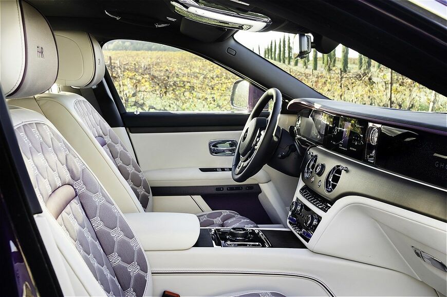 ロールス・ロイス「ゴースト・シリーズⅡエクステンデッドホイールベース」のThe Encounter - Twilight Purple（写真：Rolls-Royce Motor Cars）