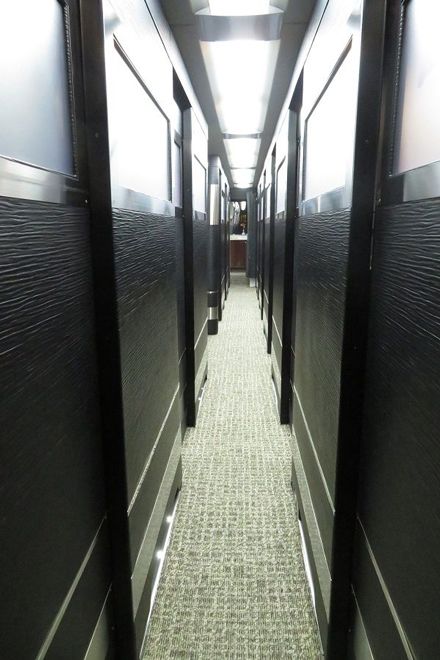 バス内廊下