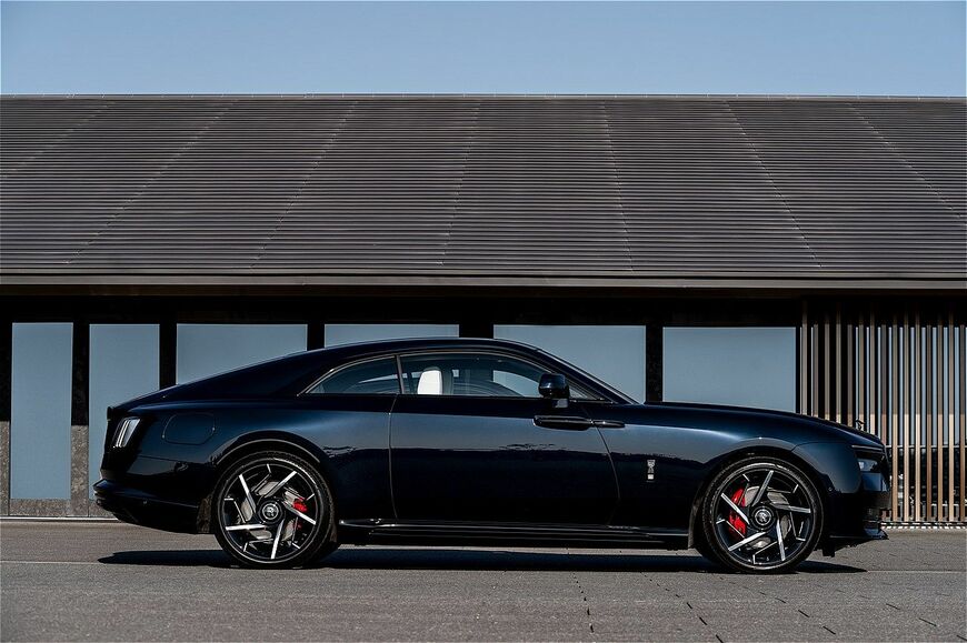 ロールス・ロイス「ブラック・バッジ・スペクター」（写真：ロールス・ロイス・モーター・カーズ）