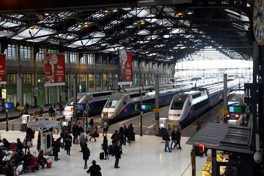 パリ・リヨン駅。12月のダイヤ改正からOUIGOが乗り入れを開始した（筆者撮影）