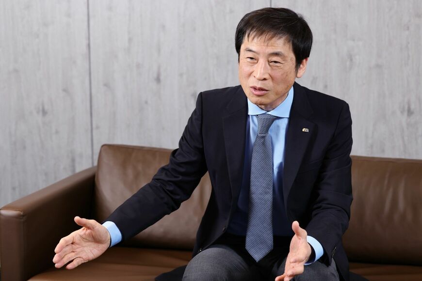 細谷 敏幸（ほそや・としゆき）／1964年生まれ。1987年に早稲田大学を卒業し、伊勢丹（現三越伊勢丹）に入社。2015年から三越伊勢丹執行役員となり、婦人雑貨統括部長、特選・宝飾時計統括部長。2017年に三越伊勢丹ホールディングス執行役員、2018年4月から岩田屋三越の社長を経て、2021年4月から現職。三越伊勢丹の社長も兼任