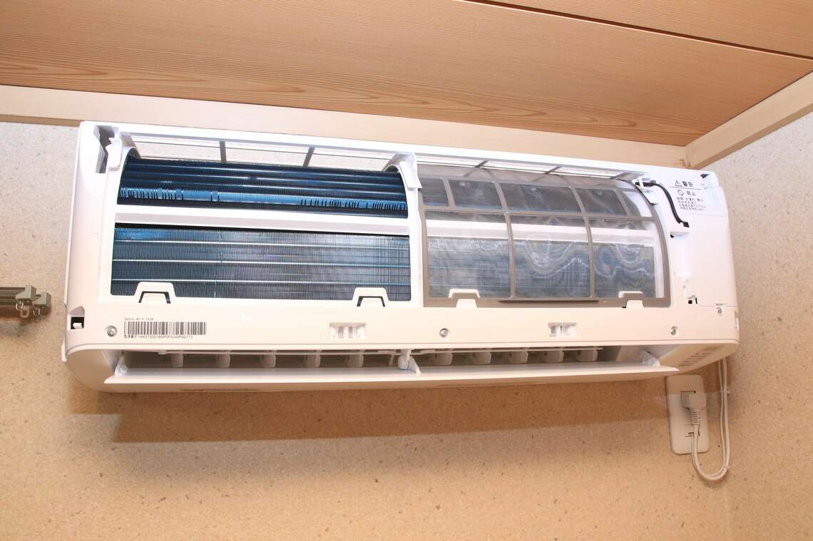 自動フィルター清掃機能がないエアコン。構造がシンプル（写真：筆者提供）