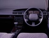 1988年、日産の初代シーマ（写真：日産自動車）