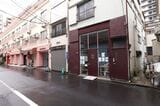 浅草や蔵前に近い田原町で、大通りを一歩入ったところにたたずむ店舗（撮影：尾形文繁）