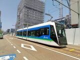 新型車両の「フクラムライナー」F2000形（撮影：南正時）